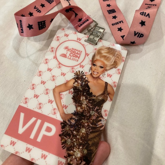 Rupaul’s Dragcon LA 2018 VIP Pass - Picture 2 of 4